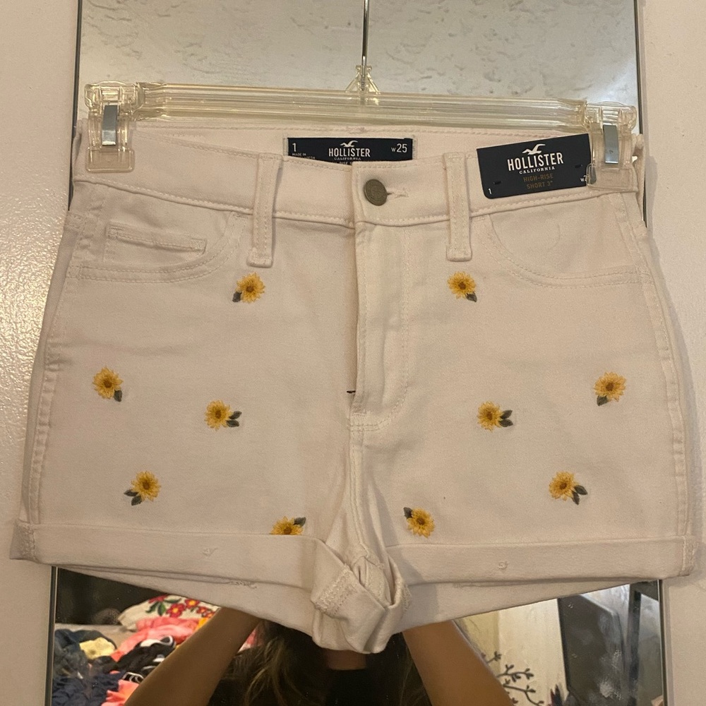 Hollister high rise short size 1 sunflower embroidery nwt
